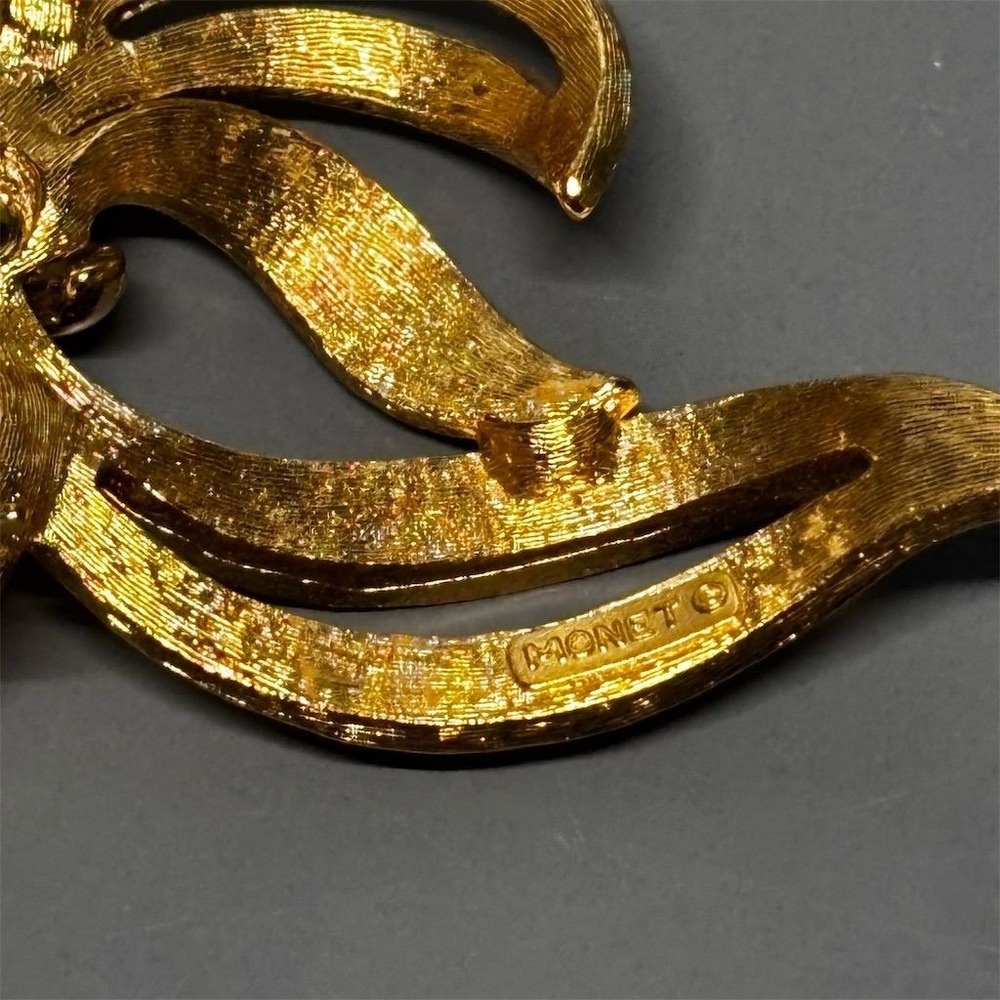 Monet Brooch Gold‎ Tone Ribbon Bow Textured Signed Vintage Elegant Costume - Picture 6 of 9